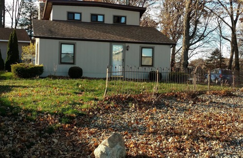 New Carlisle House | Cozy Country Escape - Convenient to New Buffalo, Notre Dame & Amazon data center