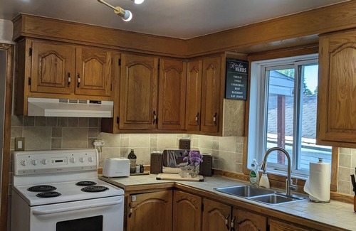 South Stormont House | Cozy Country Home near cornwall, 3 Bedroom, 1.5 Bath, Full Kitchen, huge Parking