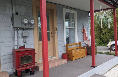 South Stormont House | Cozy Country Home near cornwall, 3 Bedroom, 1.5 Bath, Full Kitchen, huge Parking