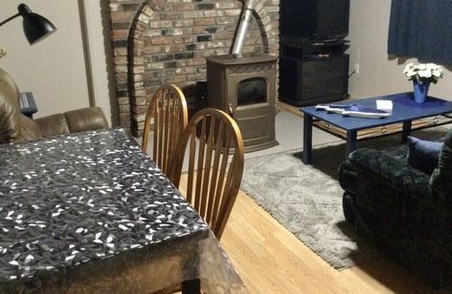 North Cowichan House | Cozy Country Suite near Cowichan Exhibition grounds