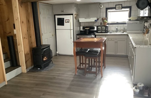 Casco Cottage | Cozy countryside cottage located on Crooked river in Naples Maine.