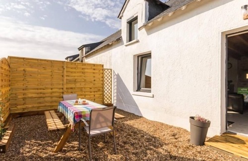 Clis Cottage | Cozy Countryside Home near Beach with Private Terrace, WiFi, and EV Charging