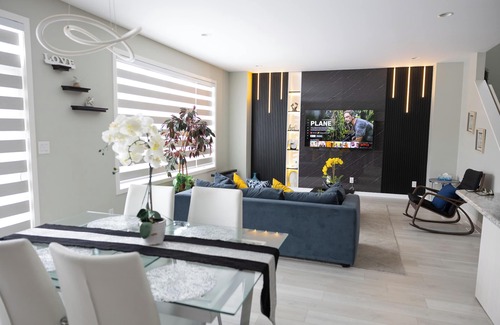 Winnipeg House | Cozy Cove Deluxe
