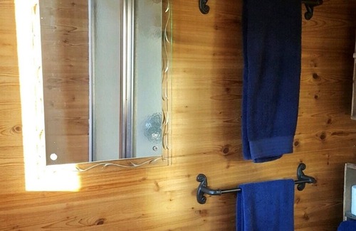 Grantsdale House | Cozy Creek Cabin just minutes from downtown Hamilton. Sleeps 2