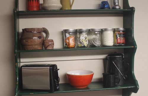 Hampton Cabin | Cozy Creekside Cabin 1.5 miles from Lake Watagua and Cherokee National Forest.
