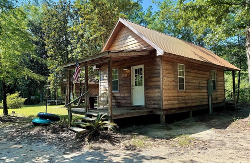 Perkinston Cabin | Cozy Creekside Scarlet Cabin on the Creek with 2 beautiful sandbars
