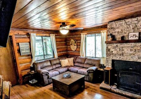 Pinetop House | Cozy Cub Log Cabin - Year Round Tranquil Beauty