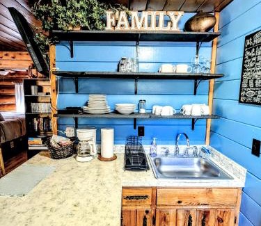 Pinetop House | Cozy Cub Log Cabin - Year Round Tranquil Beauty