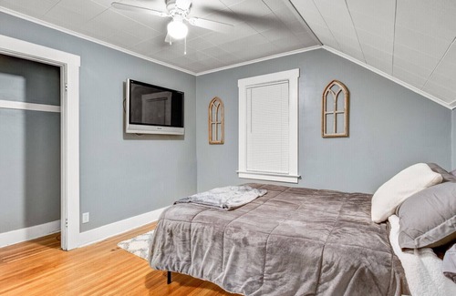 Southside House | Cozy Cuse home close to downtown and University