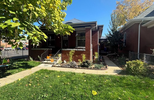 Lincoln Park House | Cozy, custom bungalow in the heart of the Sante Fe Art District!