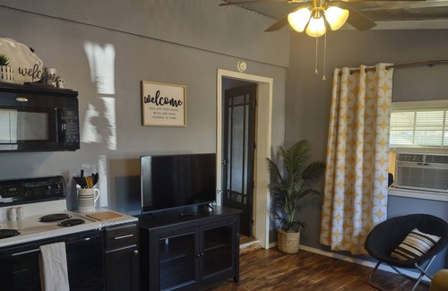 Longview House | Cozy, Cute home, minutes from Everything!