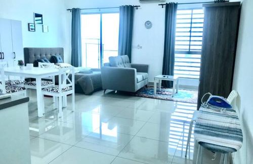 Cyberjaya Apartment | Cozy Cybersquare High Floor City View King Bed Free Parkin Netflix With Wi-Fi 173