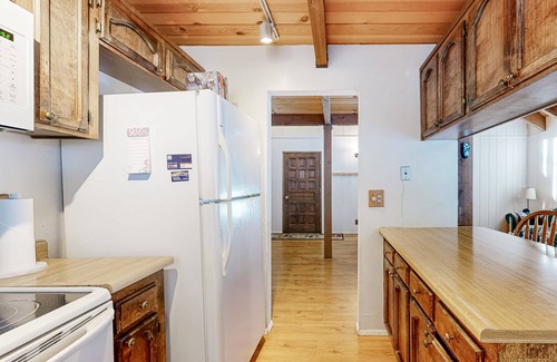 Truckee House | Cozy dog-friendly home with loft, streaming, deck, W/D, & nearby attractions
