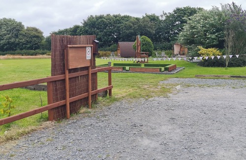 Dwyran Cabin | Cozy Dog Friendly Hot Tent With Log Burner & Logs