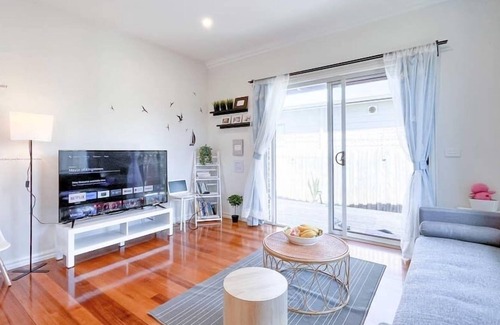 Clayton South House | Cozy Double Bed Shared Bathroom Stay @Clayton