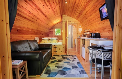 Newtonmore Cabin | Cozy Double En-suite Self-catering Ecopod