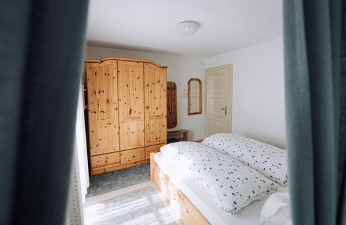 Mittenwald Apartment | Cozy double room with a great view of the Karwendel. Close to the center!