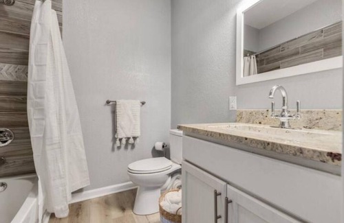 Pine Bluff House | Cozy Downtown 3BR 2Bath remodeled modernized home