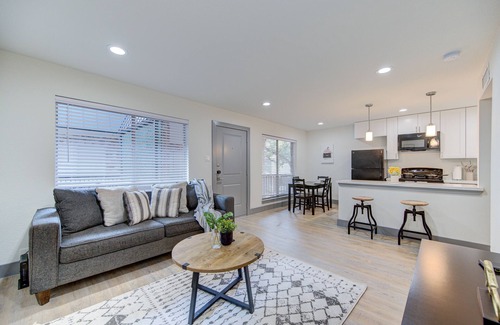 Montrose Apartment | Cozy Downtown Apt/Wi-Fi/PetsOK!