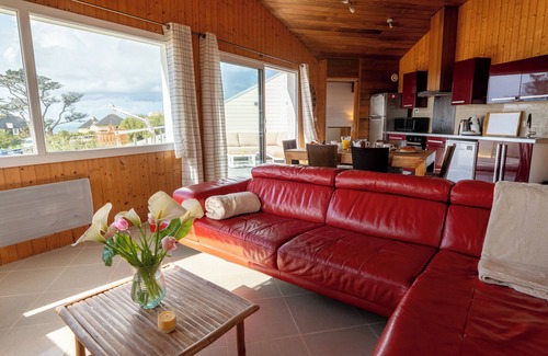 Le Conquet House | Cozy duplex with sea view living room and pool located in Le Conquet