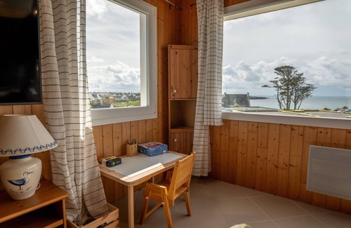 Le Conquet House | Cozy duplex with sea view living room and pool located in Le Conquet