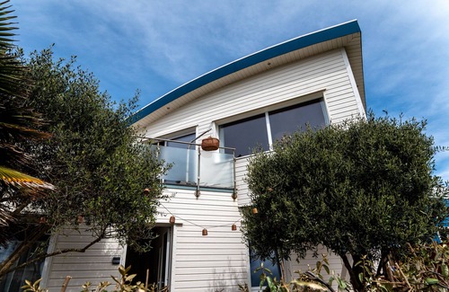 Le Conquet House | Cozy duplex with sea view living room and pool located in Le Conquet