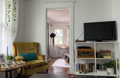 South Hyde Park Apartment | Cozy, eclectic 2-bedroom in Hyde Park with a balcony, perfect for a KC retreat.