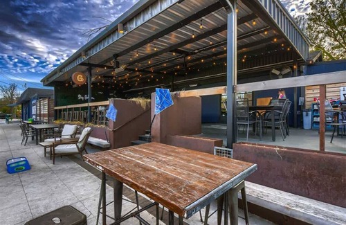 Georgetown House | Cozy, Eclectic, Quiet Studio-Walk to the Square!