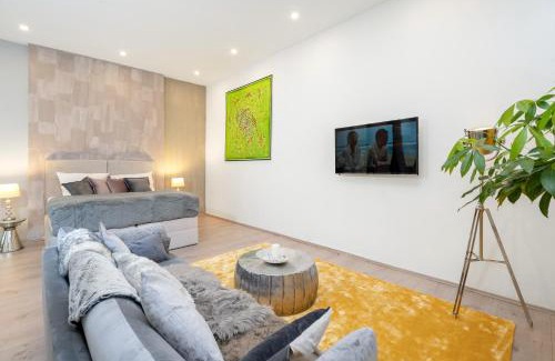 Charlottenburg Apartment | Cozy Einstein