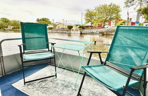 Medina Boat Rental | Cozy Erie Canal Houseboat in the Heart of Bustling Downtown Medina