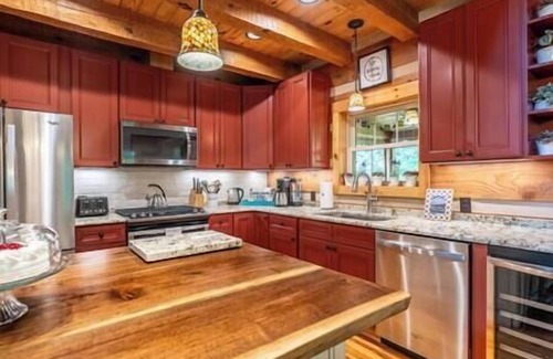 Hot Springs House | Cozy Family Cabin Retreat with hot tub. Nestled in the Appalachian Mountains