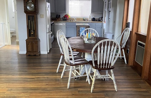 Lake Almanor Country Club Cabin | Cozy Family Cabin with Studio! Great Week or Weekend get away!