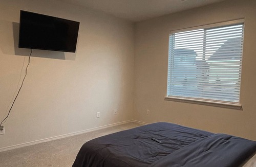 Moses Lake House | Cozy Family-Friendly home in Mae Valley. 5 minute walk to the state park!
