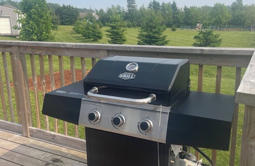 Kensington House | Cozy Family Home in the heart of Kensington. Close to all amenities!