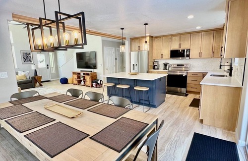 Ponderosa Trails House | Cozy Family retreat with large fenced backyard, Pet-Friendly, and Central Air!