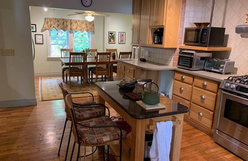 Lansing Other | Cozy farmhouse 10 min from Lansing, Grayson Highlands and the VA Creeper Trail