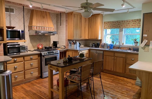 Lansing Other | Cozy farmhouse 10 min from Lansing, Grayson Highlands and the VA Creeper Trail
