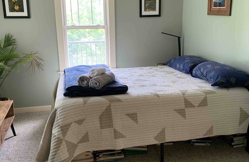 Lansing Other | Cozy farmhouse 10 min from Lansing, Grayson Highlands and the VA Creeper Trail