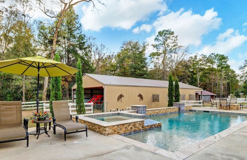 Livingston Other | Cozy Farmhouse Getaway with a Pool