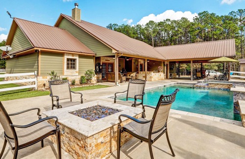 Livingston Other | Cozy Farmhouse Getaway with a Pool