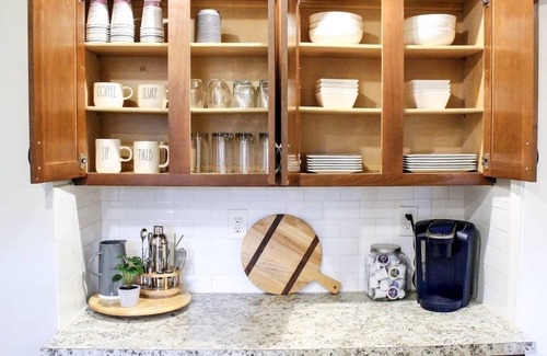 Fairview Park House | Cozy farmhouse style home walkable to restaurants