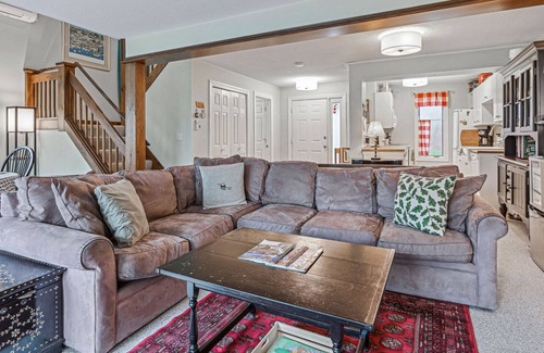 Quechee Condo | Cozy Fireplace, Pets, Club Access! | Saltbox 9A