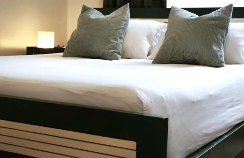 Fitzroy Apartment | Cozy Fitzroy Delight