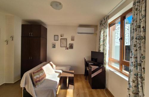 Shiligarnika Apartment | Cozy forest view studio