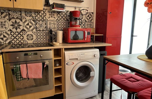 Saint-Pierre-la-Mer Apartment | Cozy 1BR Apt with Balcony & Parking - 800m from Beach - Pet Friendly