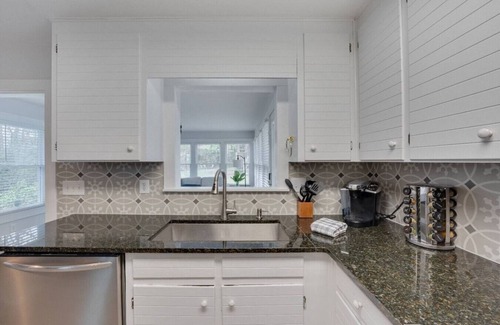 North Raleigh House | Cozy Fully-Renovated 2 BRM 2 Bath Near North Hills