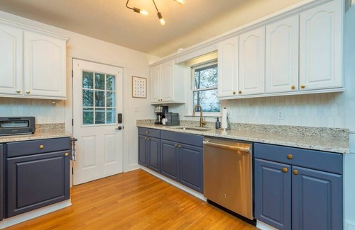 Royal Pines House | Cozy & Fun! Game Room, Putt Putt, Playset, Hot Tub