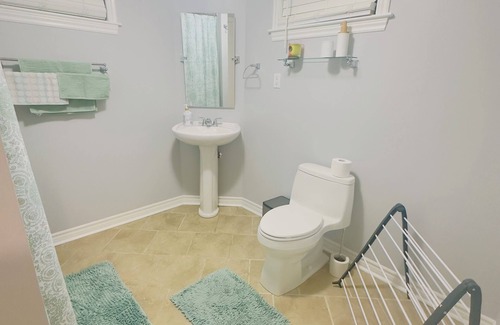 Richmond Hill House | Cozy Furnished 1-Bedroom with Free Parking & Private Access