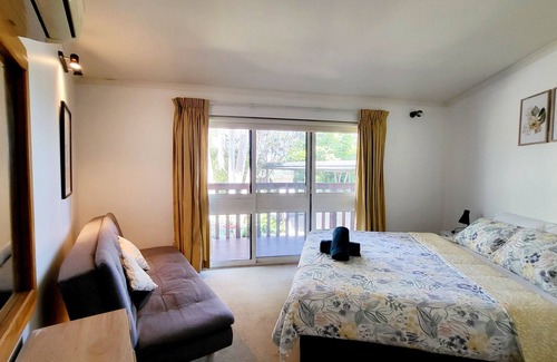 Coffs Harbour Apartment | Cozy Garden 2BR in CBD