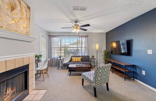 Athens Apartment | Cozy Gem in Athens, Pool, Gym near UGA and Hospitals!